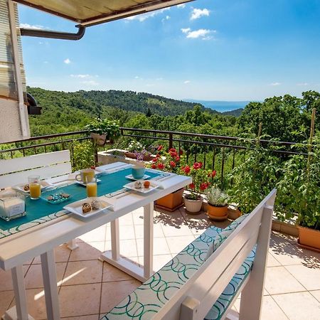 Apartment Magda With A Parking Space And Sea View Рийека Екстериор снимка