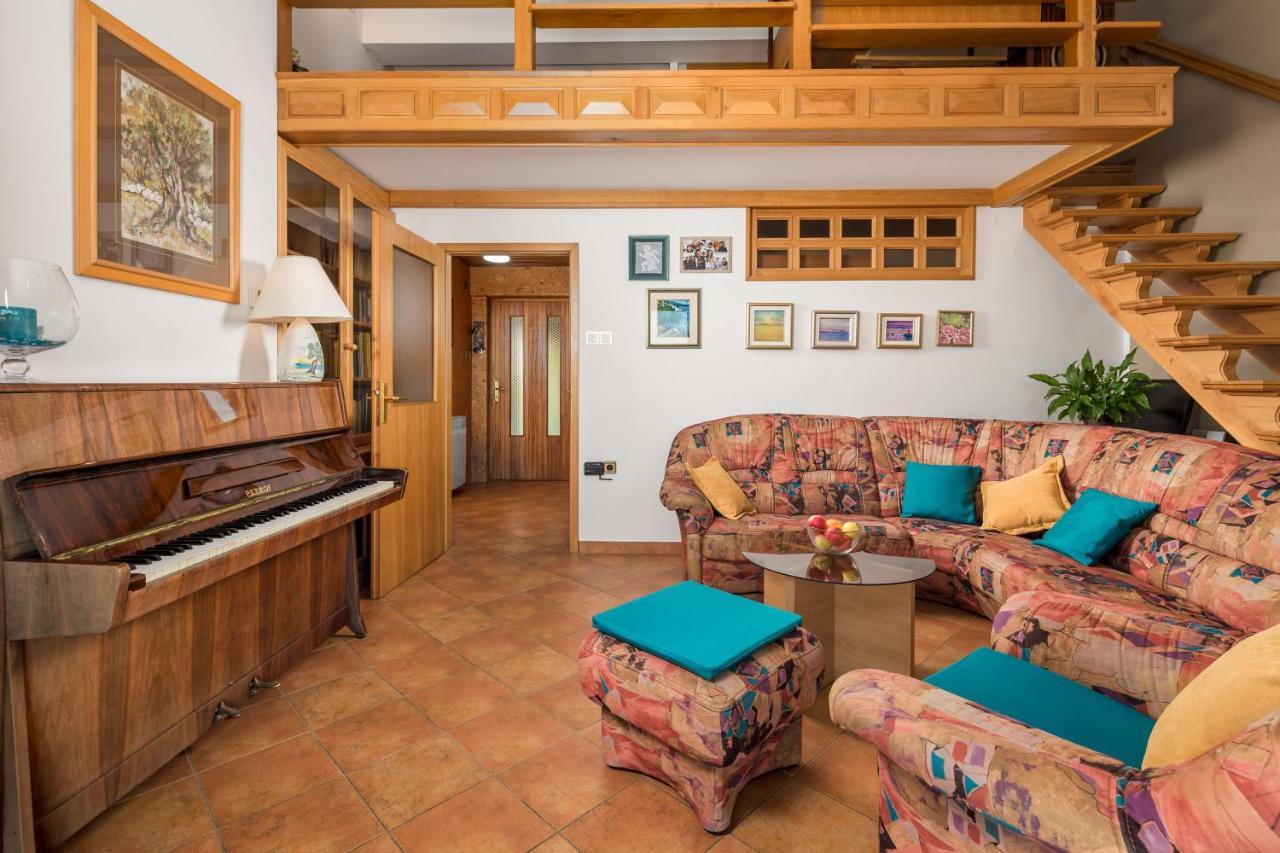 Apartment Magda With A Parking Space And Sea View Рийека Екстериор снимка