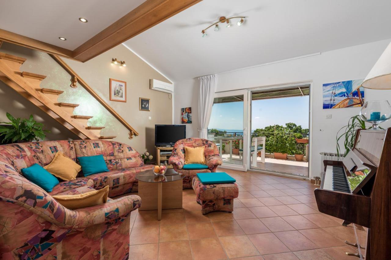 Apartment Magda With A Parking Space And Sea View Рийека Екстериор снимка