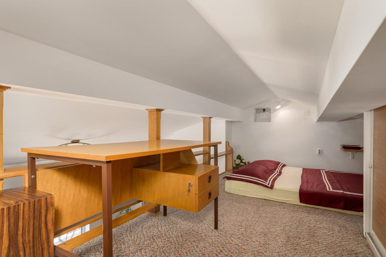 Apartment Magda With A Parking Space And Sea View Рийека Екстериор снимка