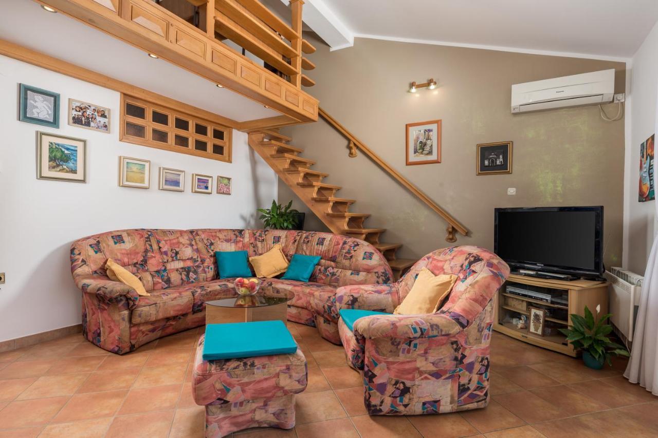 Apartment Magda With A Parking Space And Sea View Рийека Екстериор снимка