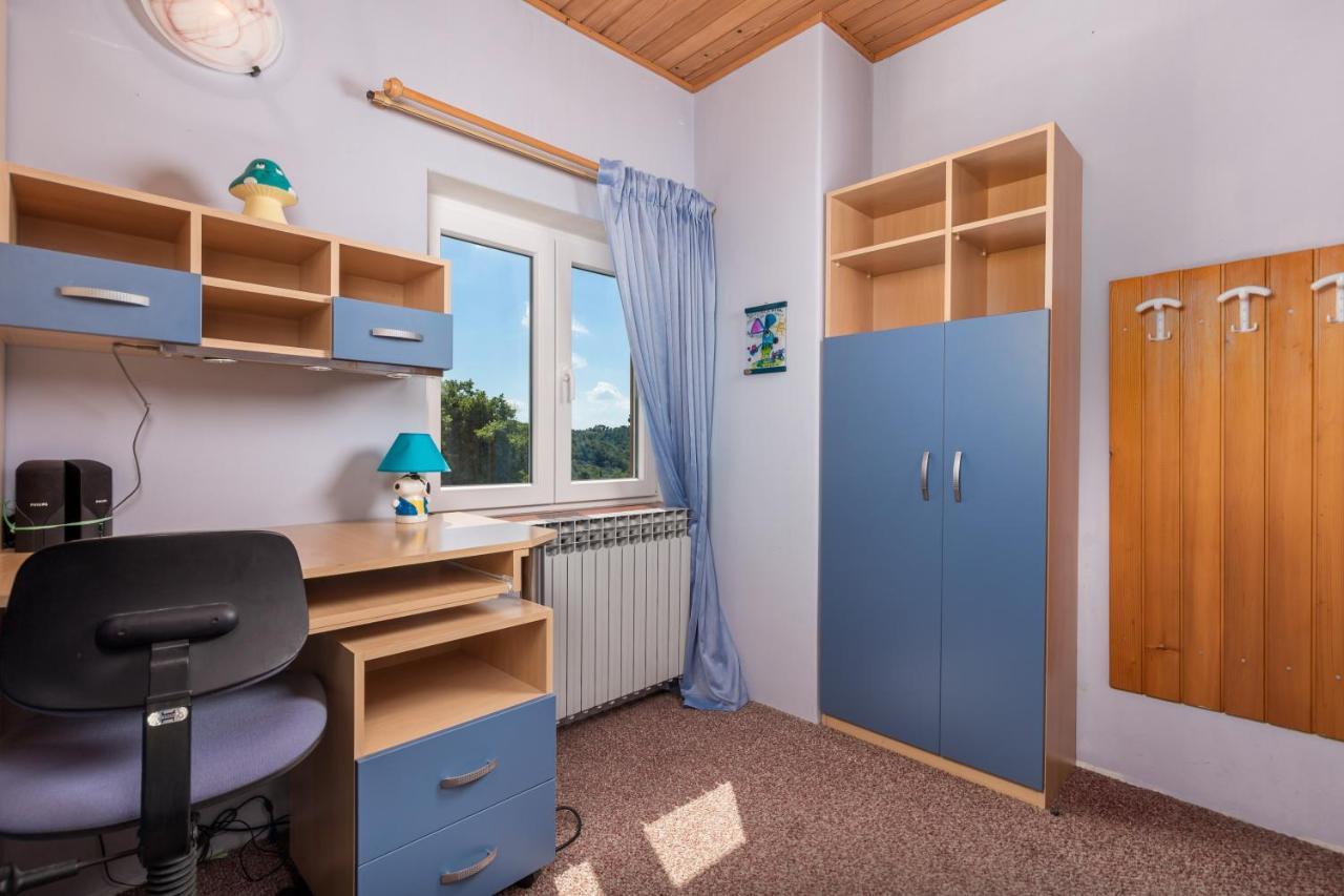 Apartment Magda With A Parking Space And Sea View Рийека Екстериор снимка