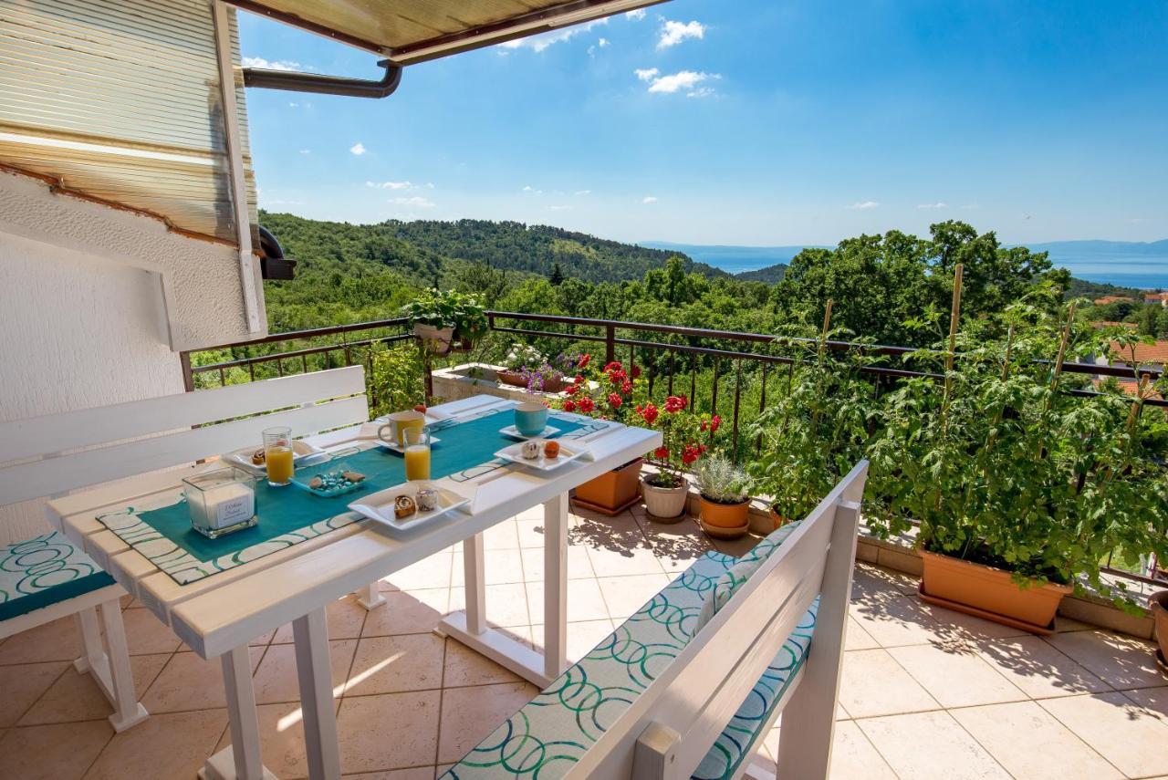 Apartment Magda With A Parking Space And Sea View Рийека Екстериор снимка