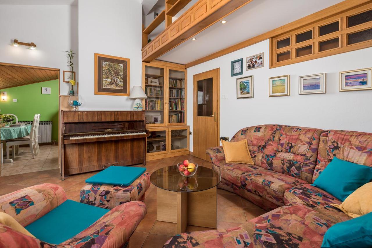 Apartment Magda With A Parking Space And Sea View Рийека Екстериор снимка