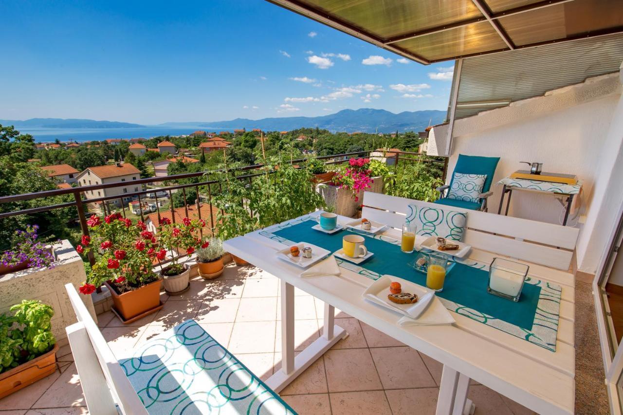 Apartment Magda With A Parking Space And Sea View Рийека Екстериор снимка